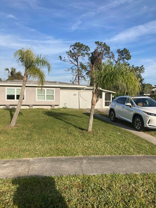 Primary Photo - 5770 Gallatin Ln