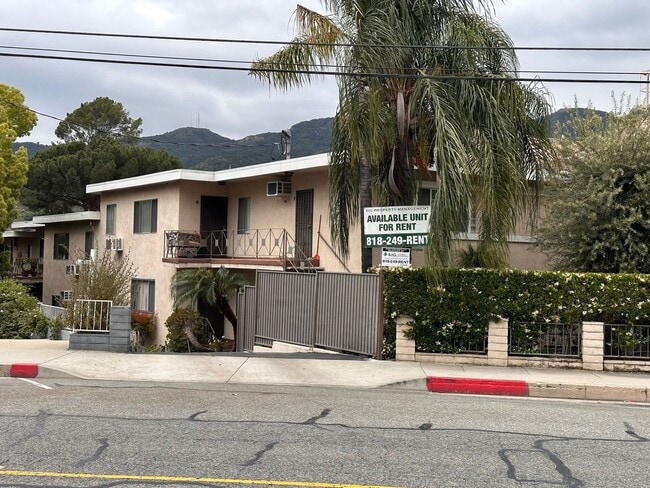 Foto del edificio - 3104 Montrose Ave