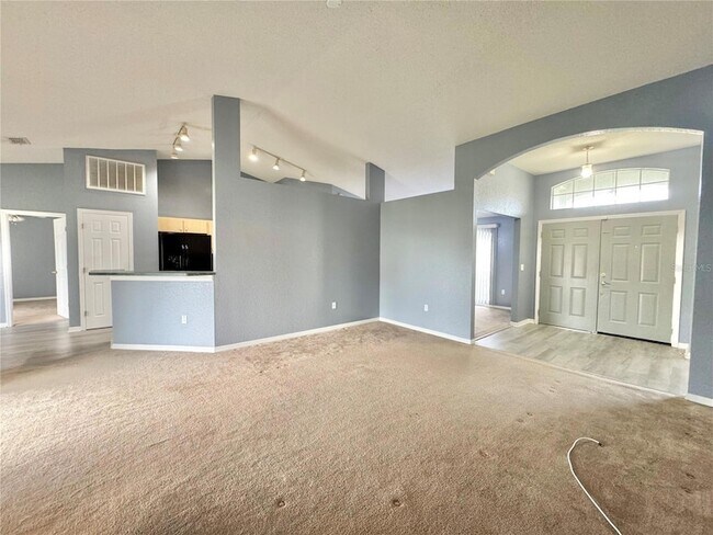 Foto del edificio - 823 Summer Glen Dr