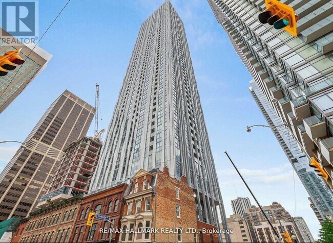 Photo du bâtiment - 1-3701 Yorkville Ave