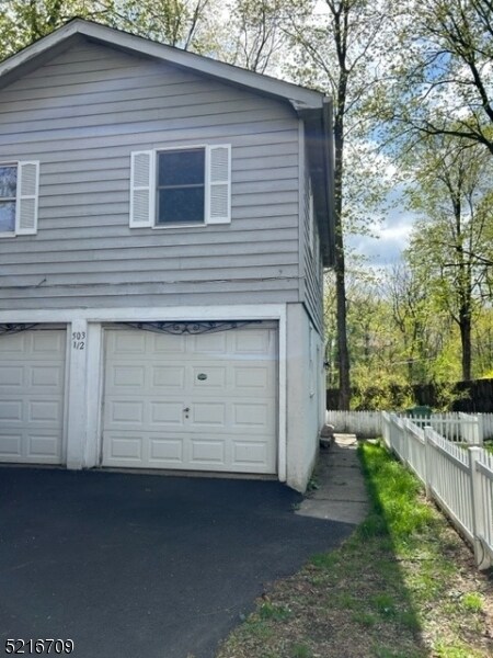 Building Photo - 503 Plane St