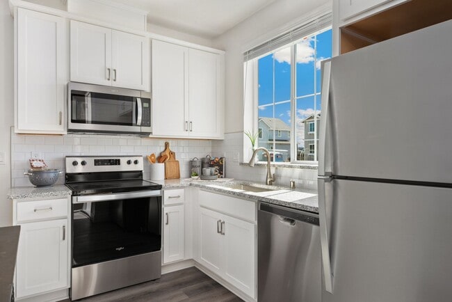 Building Photo - The Vineyards at Dennis Lane upper 2 bed 1 bath town home with vineyard views