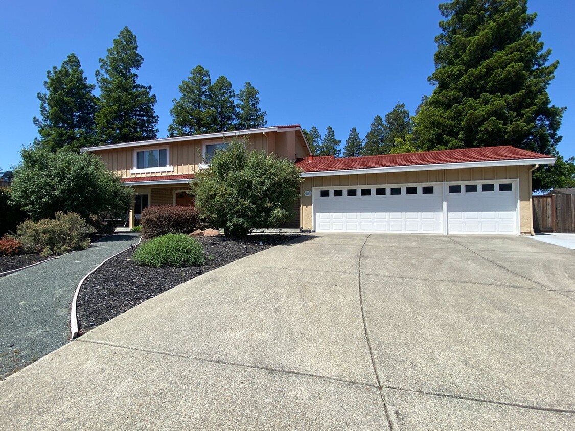 Foto principal - Westside San Ramon 4BD/2.5BA Family home o...