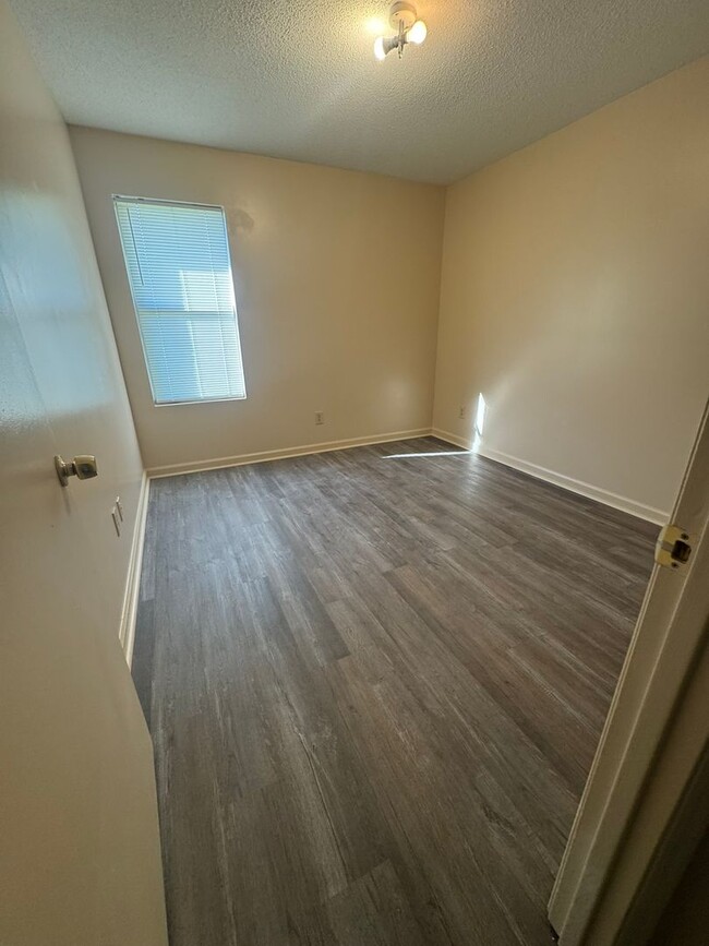 Foto del edificio - Remodeled Duplex on Belair Road