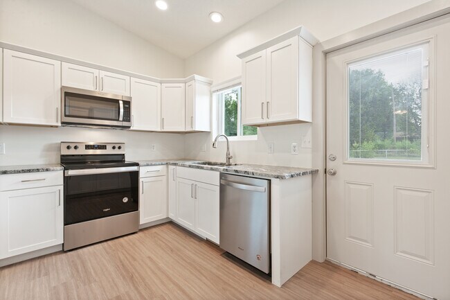 Building Photo - 123 S 200th E Ave