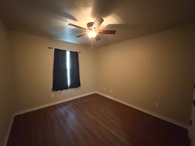 Building Photo - Modern 4-bedroom 2-bathroom home!  HOUSING...