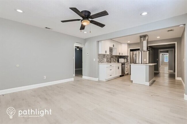 Building Photo - 4505 42Nd Avenue N, St Petersburg, FL, 33714