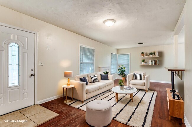 Foto del edificio - 7349 Brazos Ave