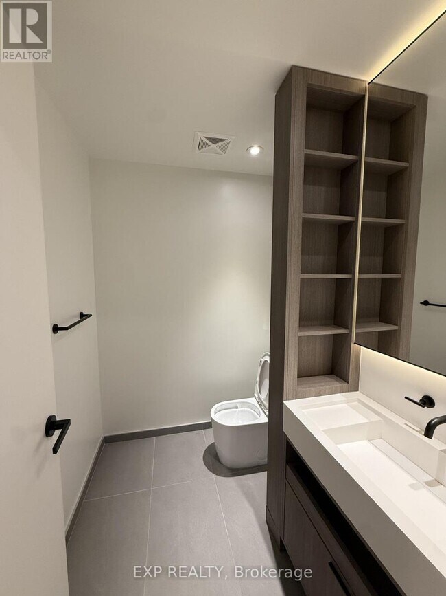 Photo du bâtiment - 55 Charles St E