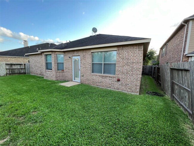 Building Photo - 5547 Linden Rose Ln