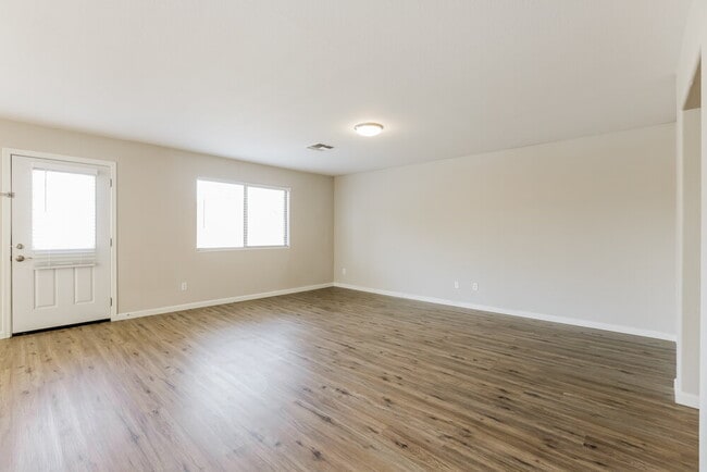 Building Photo - 4123 E Azurite Rd