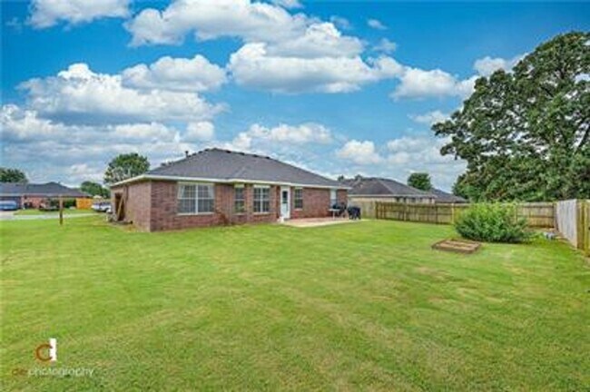 Building Photo - Cozy home close to Centerton Blvd