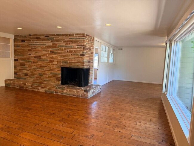 Foto del edificio - 3 Bed and 3 Bath Home Located Off of Forest Ave