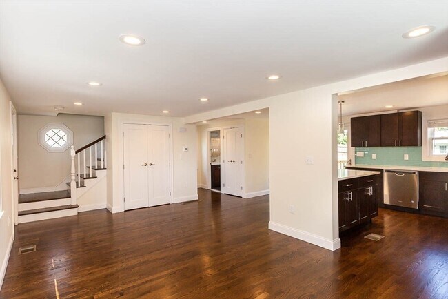 Building Photo - 77 Rock Glen Cir