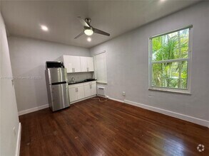 Building Photo - 315 W 28th St