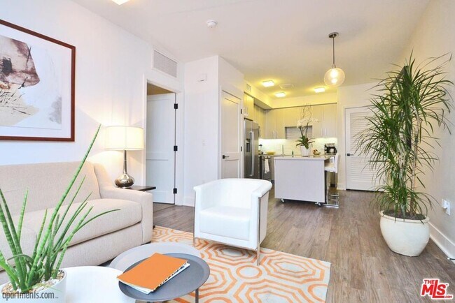 Foto del edificio - 1168 S Barrington Ave