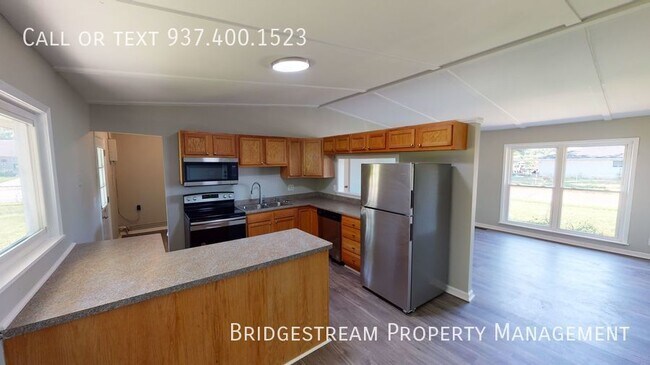 Building Photo - Updated 3 bedroom, 1 bathroom ranch home w...
