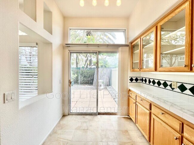 Foto del edificio - 7575 Hazard Center Dr