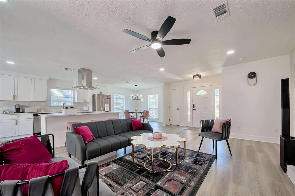 Primary Photo - 13902 Wickersham Ln