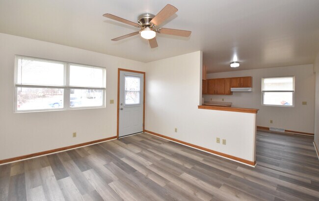 Foto del edificio - 3042 Hamlin Ave