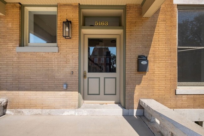 Building Photo - HISTORIC THREE LEVEL 19TH CENTURY THREE LEVEL 4 BED, 3.5 BATH HOME