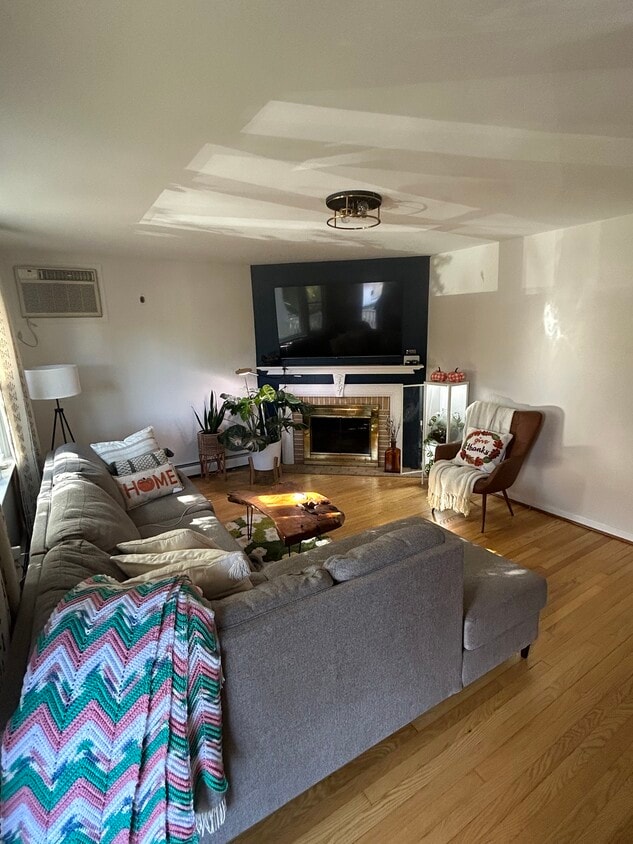 Foto principal - 133 Elm Ave