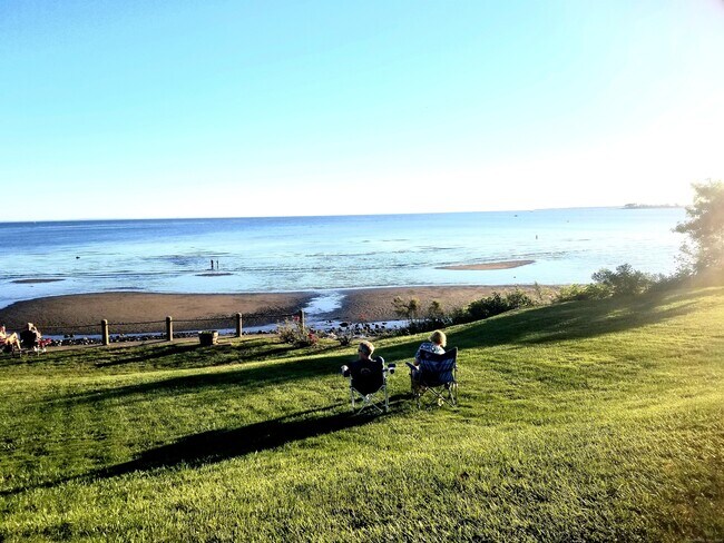 Building Photo - 185 Melba St