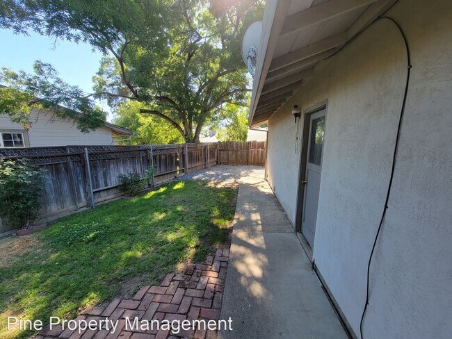 Building Photo - 3 br, 2 bath House - 2015 Quartz Way