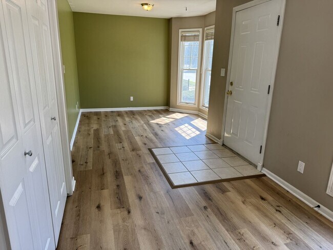 Building Photo - 2717 Bristol Dr