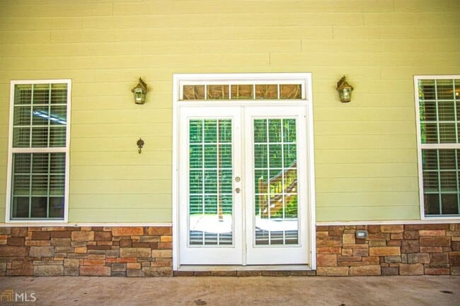 Foto del edificio - 168 Hamlin Rd