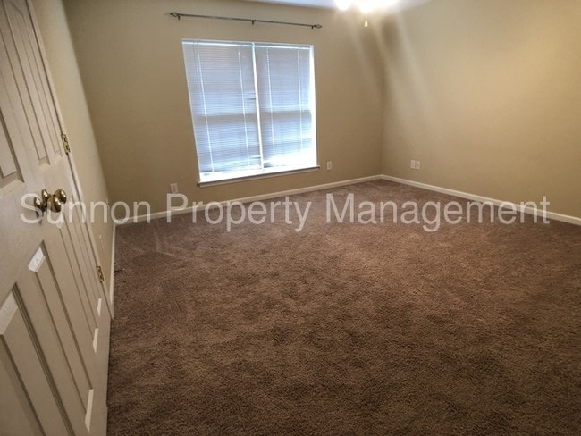 Building Photo - 2 Bed, 2.5 Bath Matthews Townhouse