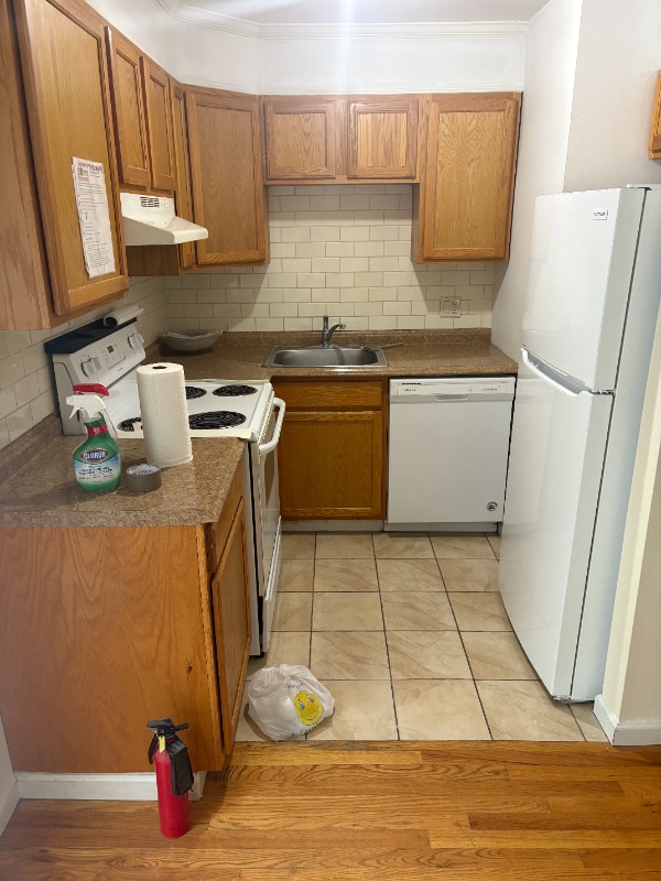 Building Photo - 21 River Pl