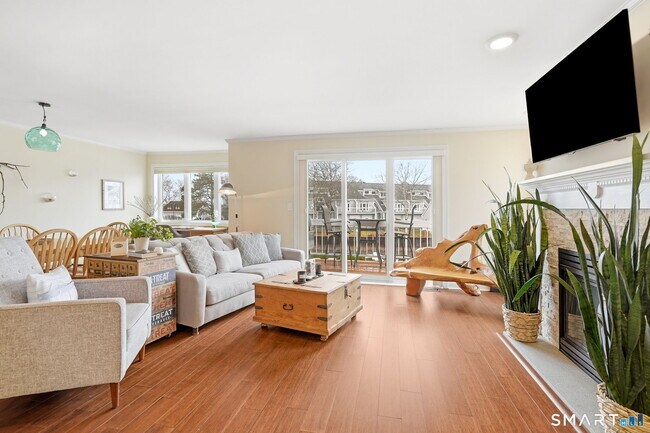 Foto del edificio - 216 Breakers Ln