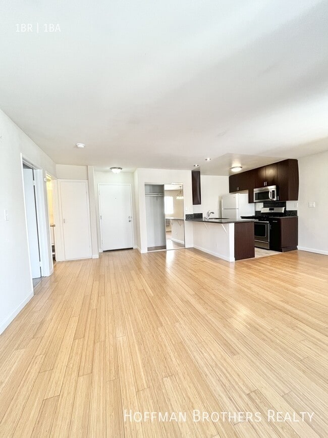 Building Photo - 860 S Ardmore Ave