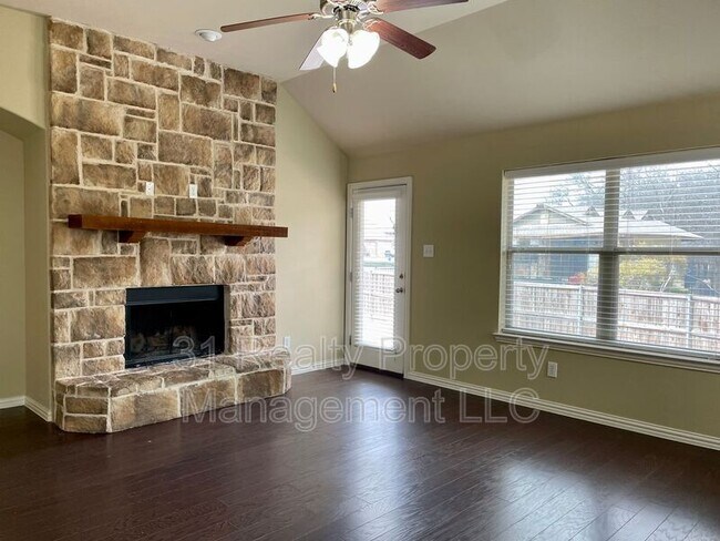 Foto del edificio - 605 Knollwood Trail Ct