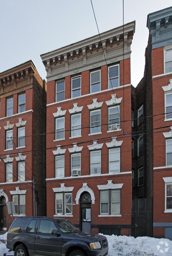 Building Photo - 59 Oak St