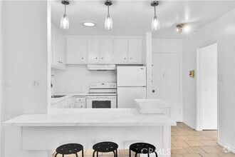 Building Photo - 320 S Gramercy Pl