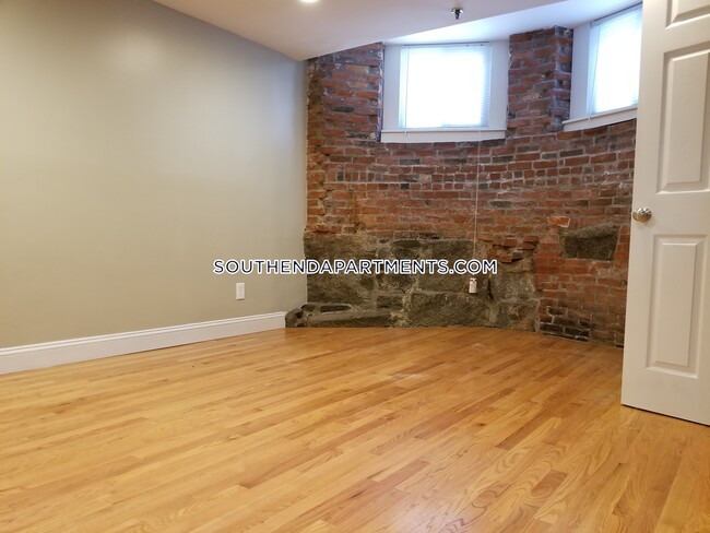 Building Photo - 11 Blackwood St