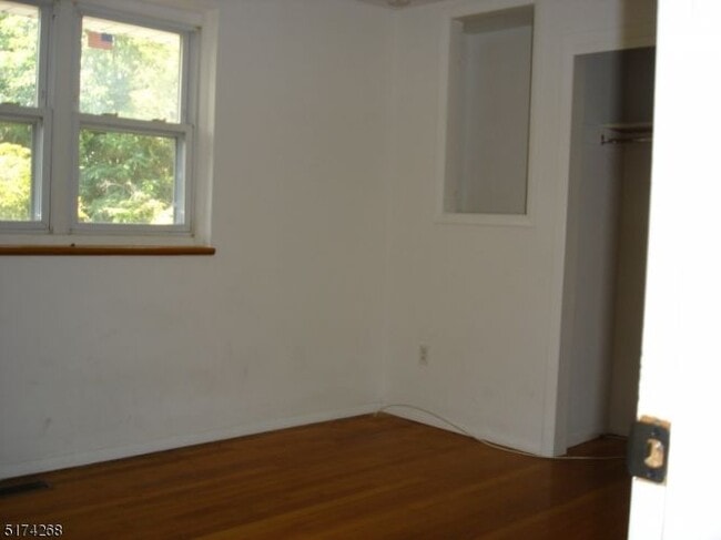Building Photo - 52 Hillview Rd