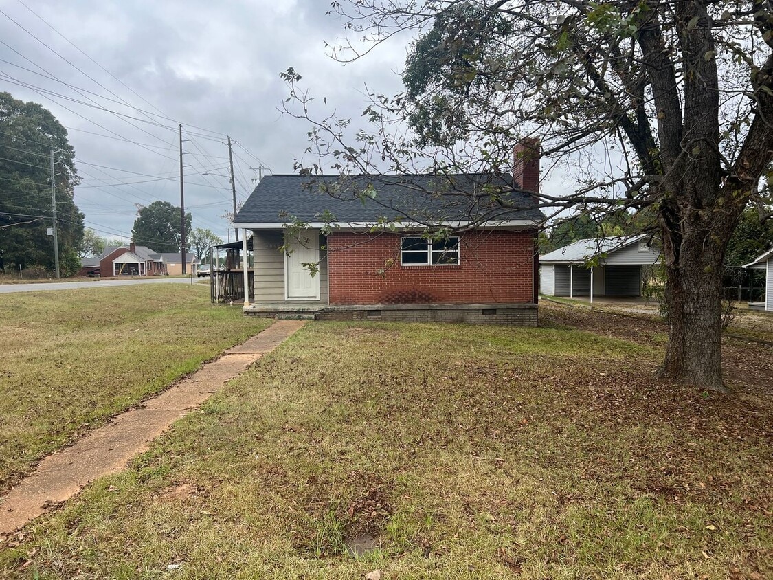 3 bedroom 1 bathroom single level home - 3 bedroom 1 bathroom single level home