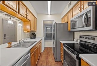 Building Photo - 505 Oppenheimer Dr