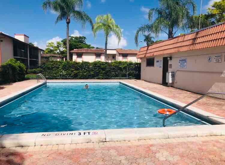 Foto principal - 880 NE 207th Terrace