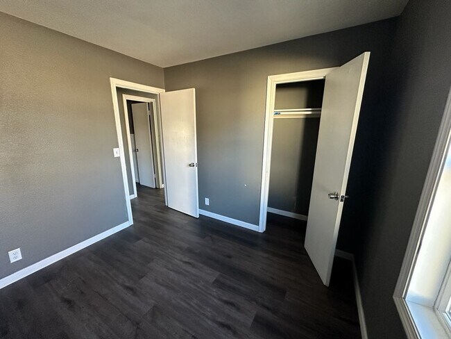 Foto del edificio - 4321 Deerfield St