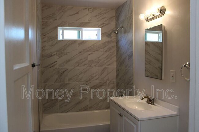 Building Photo - 1109 Del Mar Ave