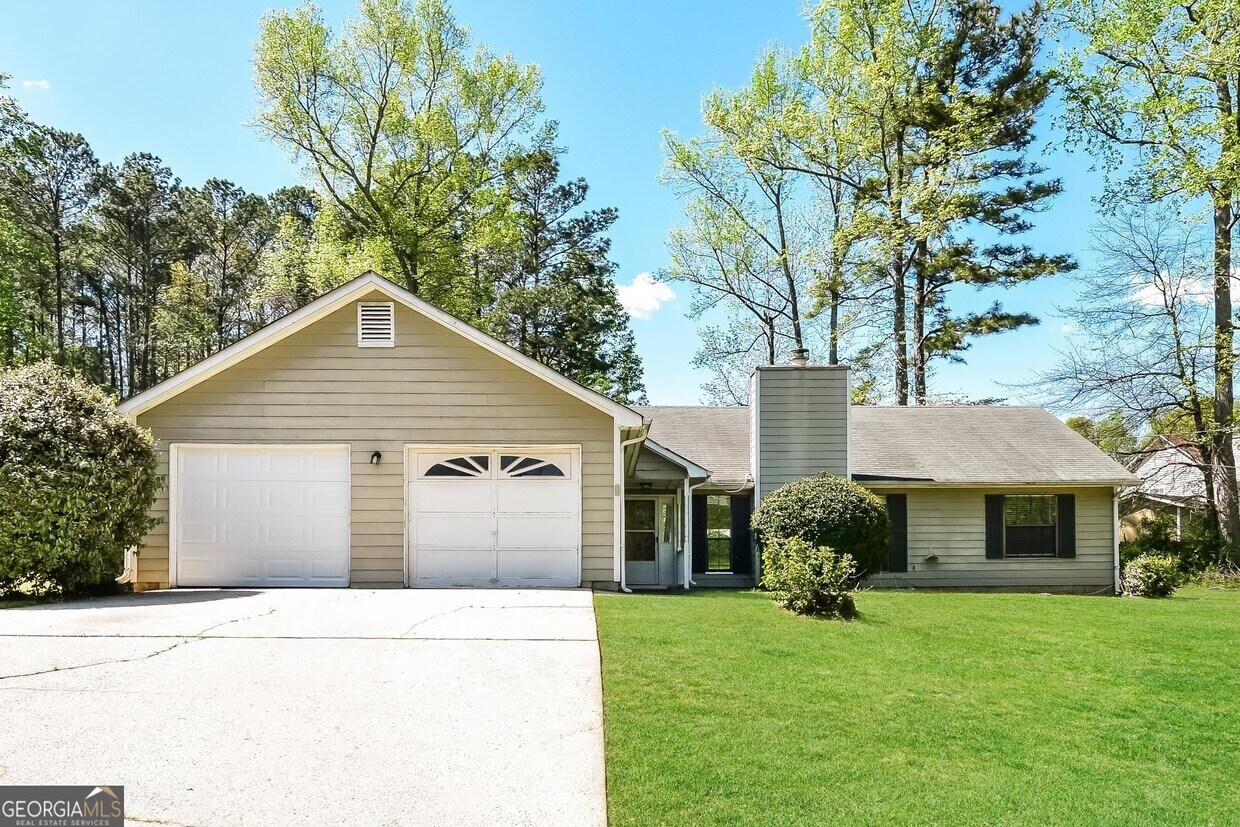 Primary Photo - 665 River Bend Dr