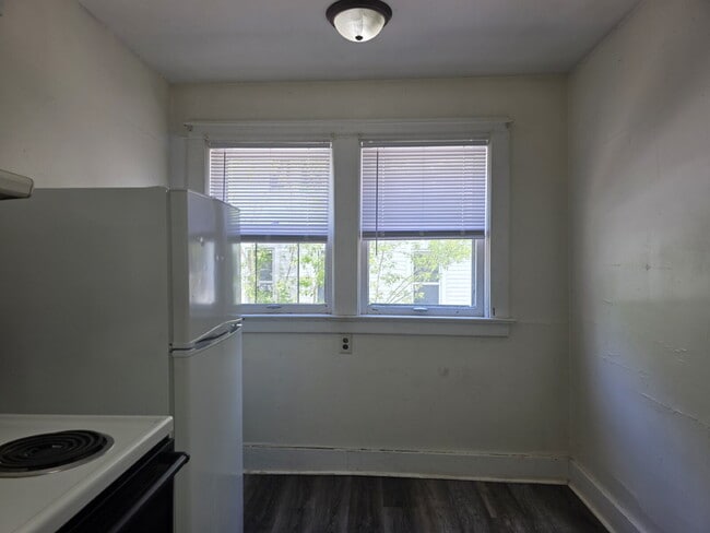 Building Photo - 1 Bedroom Apartment in the Heart of Applet...