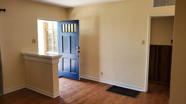 Front entrance - 2525 Richmond Ave