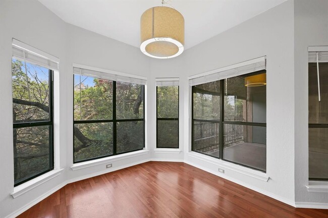 Building Photo - 4711 Spicewood Springs Rd
