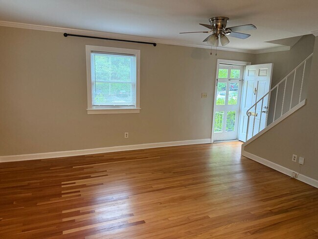 Foto del edificio - Comfort & Style: 2-Bedroom Raleigh Townhouse