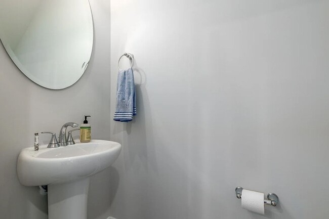 Interior Photo - Mintworth Commons